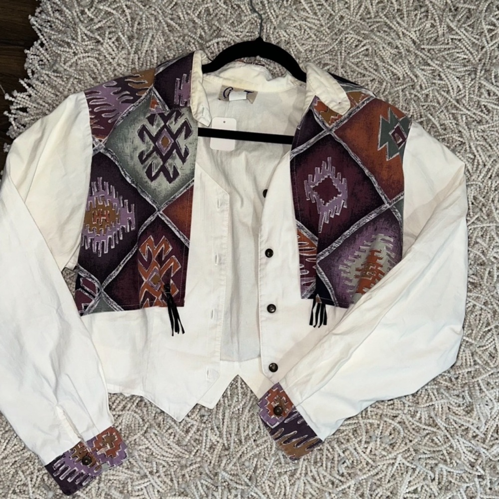 Circle t button down